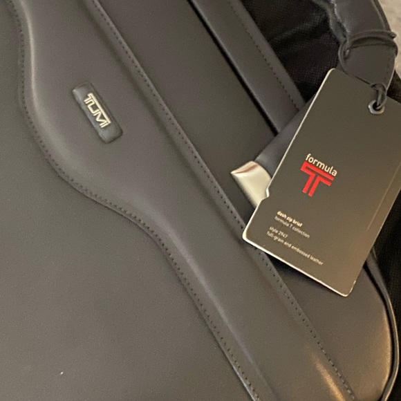 TUMI ALL LEATHER BRIEFCASE/FOLIO - Picture 6 of 6